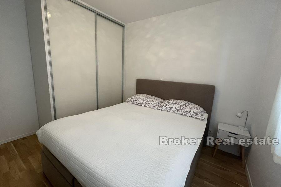 Žnjan, appartement de trois chambres avec loggia