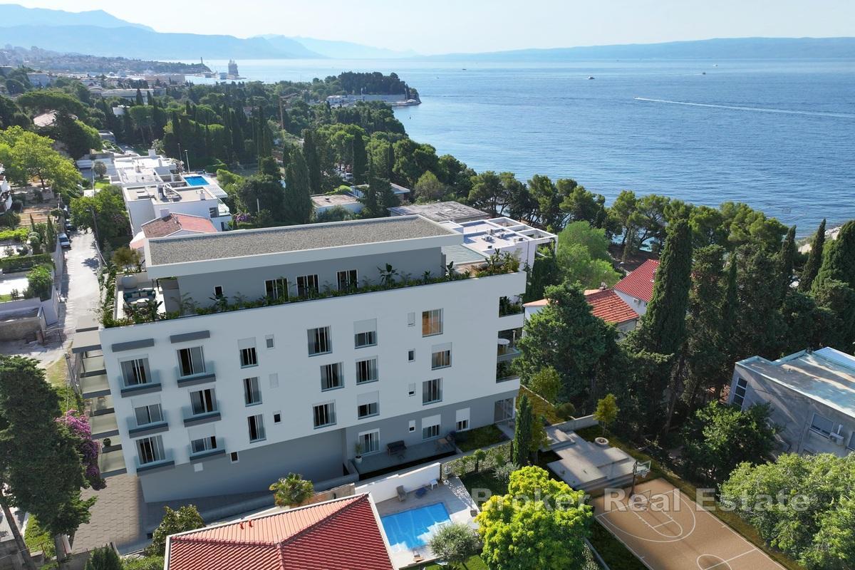 Luksuzan penthouse stan s bazenom i pogledom na more