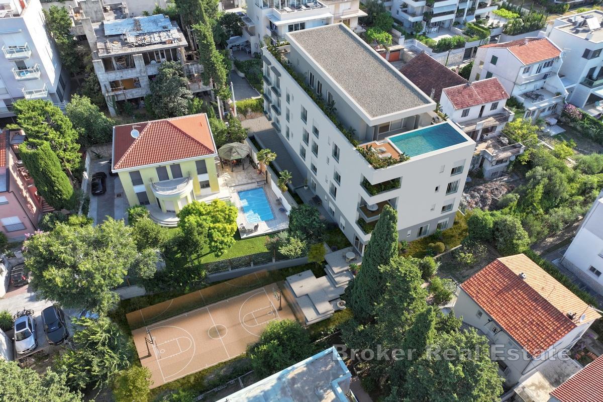 Luxusní podkrovní apartmán s bazénem a výhledem na moře