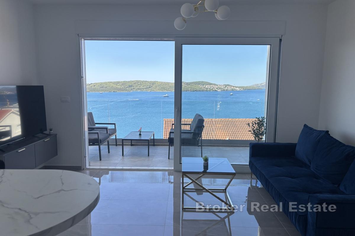 Izvanredan penthouse s krovnom terasom blizu mora