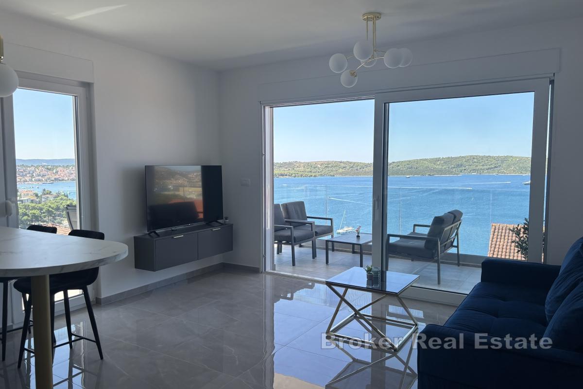 Izvanredan penthouse s krovnom terasom blizu mora