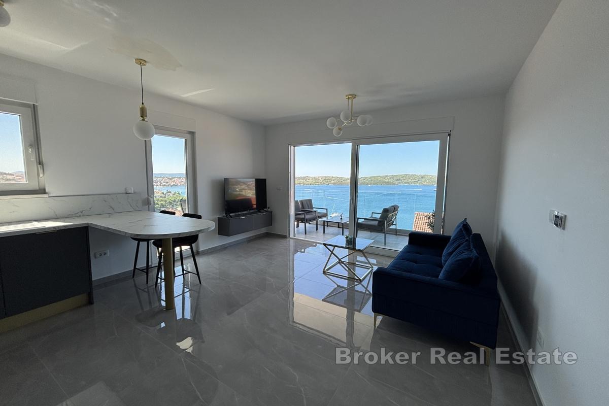 Izvanredan penthouse s krovnom terasom blizu mora