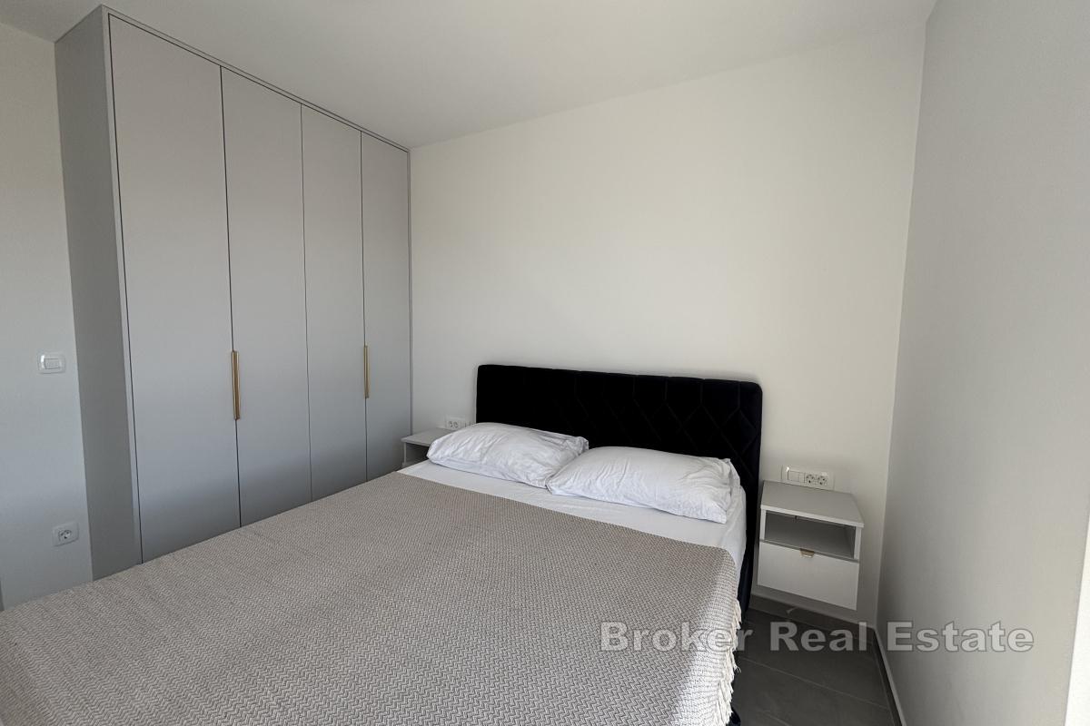 Izvanredan penthouse s krovnom terasom blizu mora