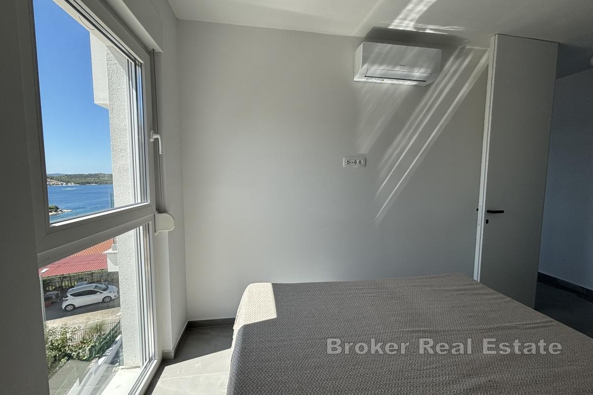 Izvanredan penthouse s krovnom terasom blizu mora