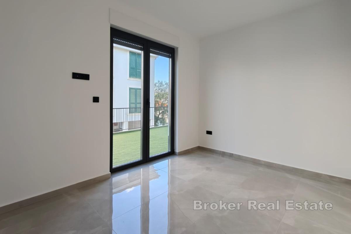 Przestronny apartament z basenem i ogrodem