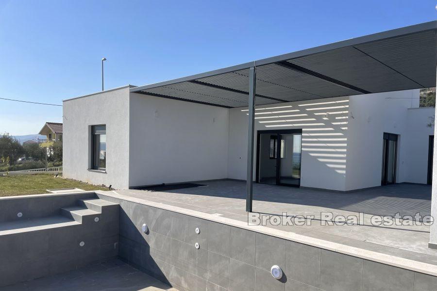 Unfinished villa with swimming pool