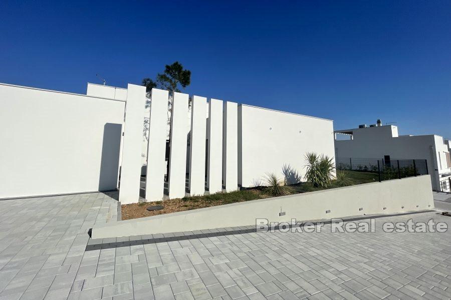 Unfinished villa with swimming pool