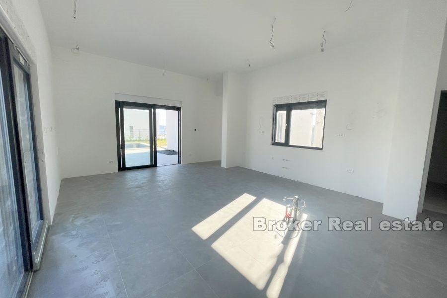 Unfinished villa with swimming pool