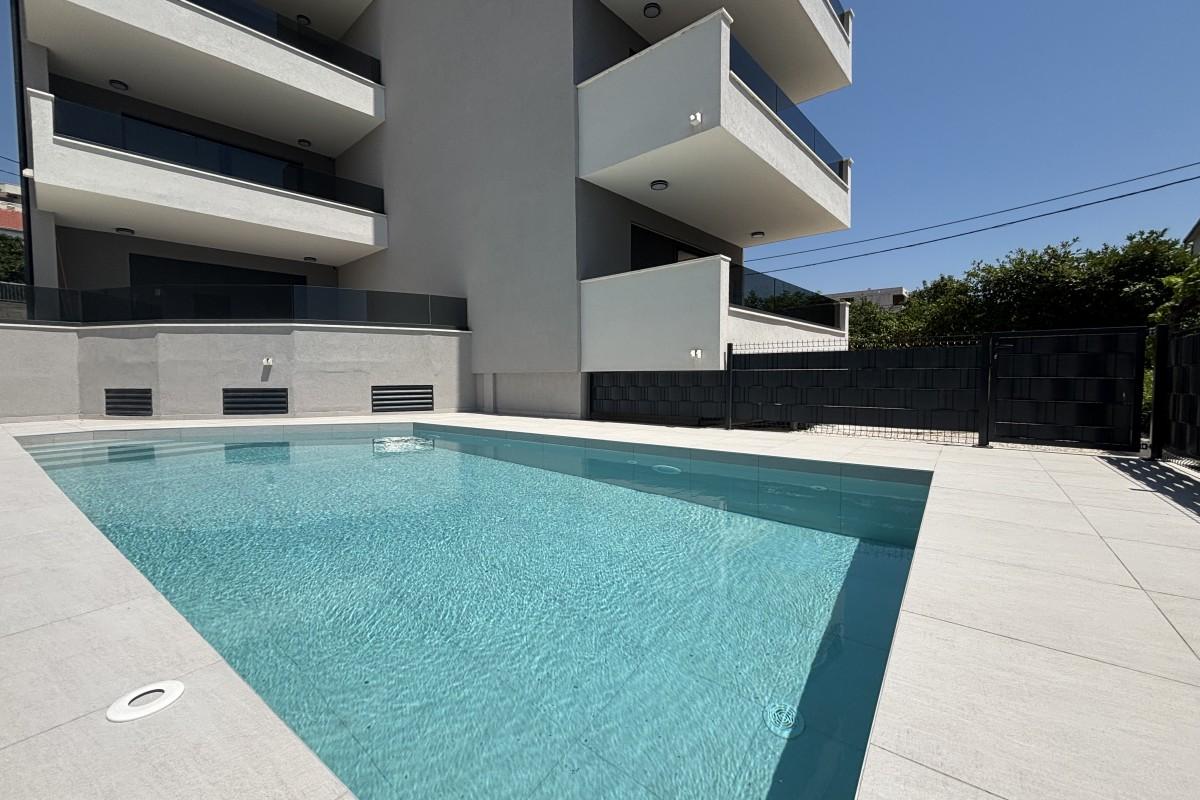 Moderno appartamento in un nuovo edificio con vista mare