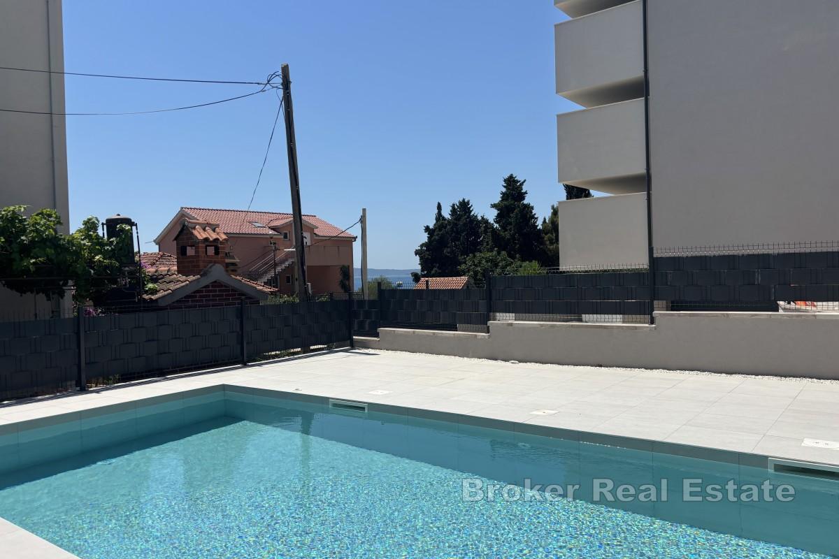 Moderno appartamento in un nuovo edificio con vista mare