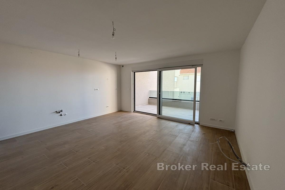 Moderno appartamento in un nuovo edificio con vista mare