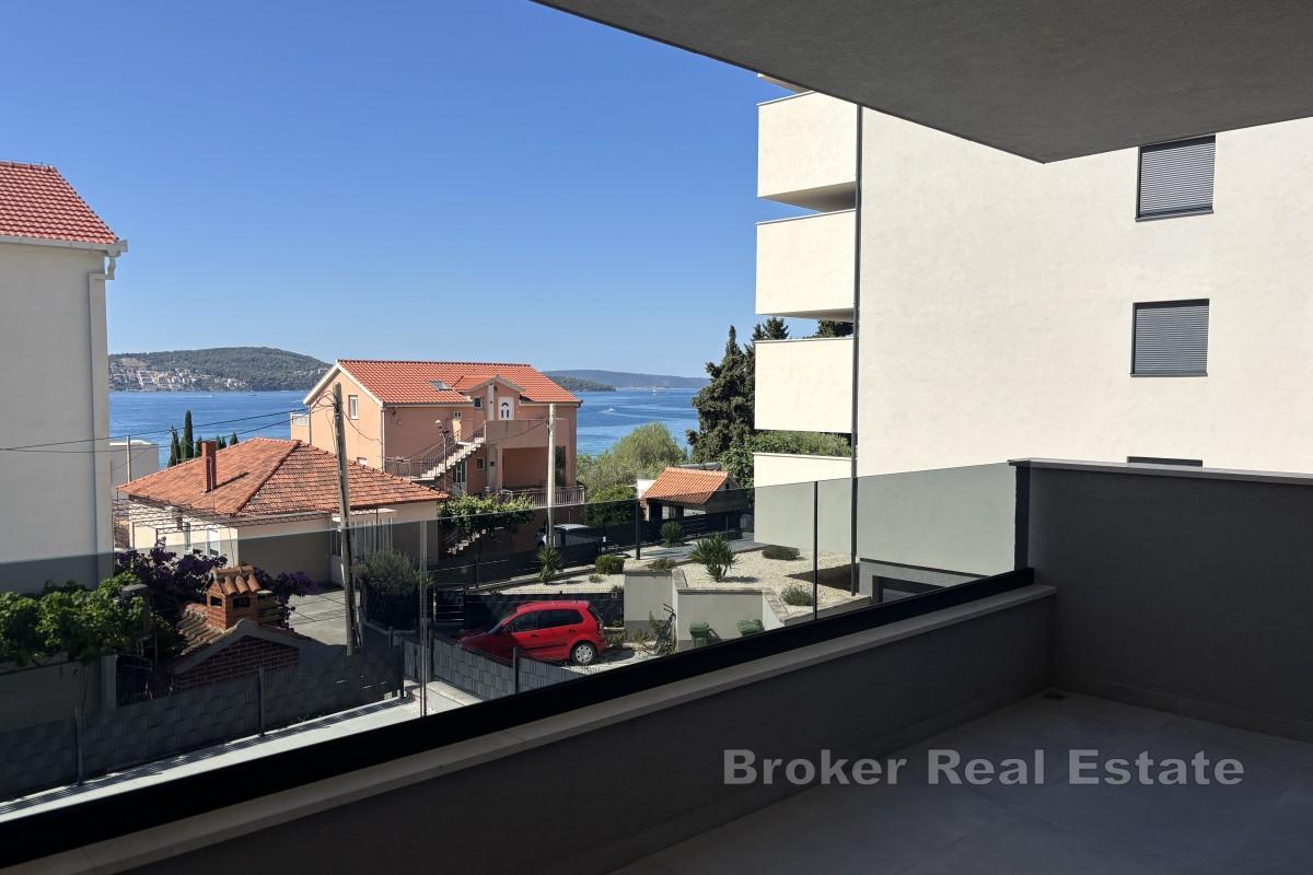 Moderno appartamento in un nuovo edificio con vista mare