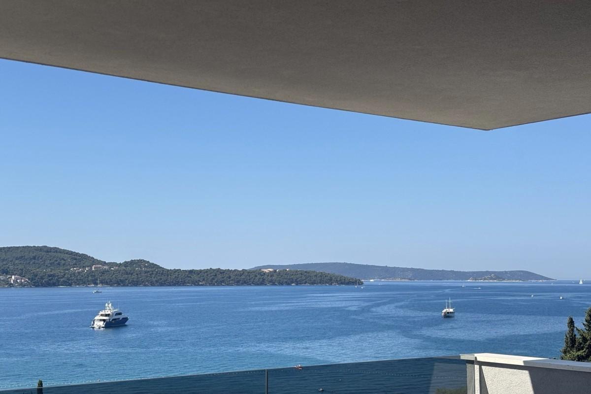 Luxueux penthouse avec vue dégagée sur la mer
