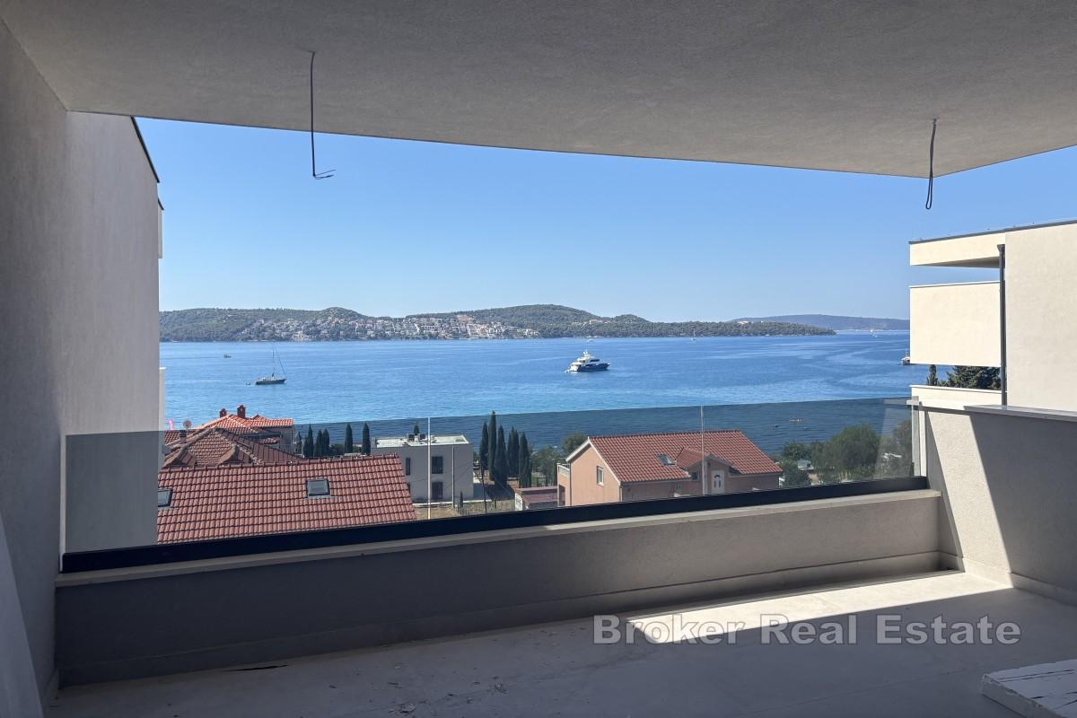 Lussuoso attico con vista mare