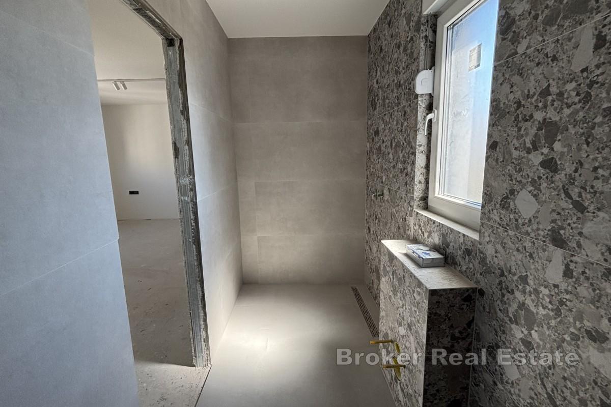 Lussuoso attico con vista mare