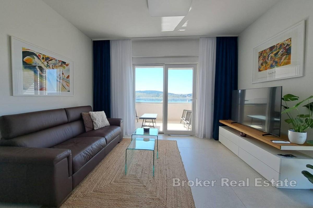 Moderne Wohnung mit Meerblick und Swimmingpool