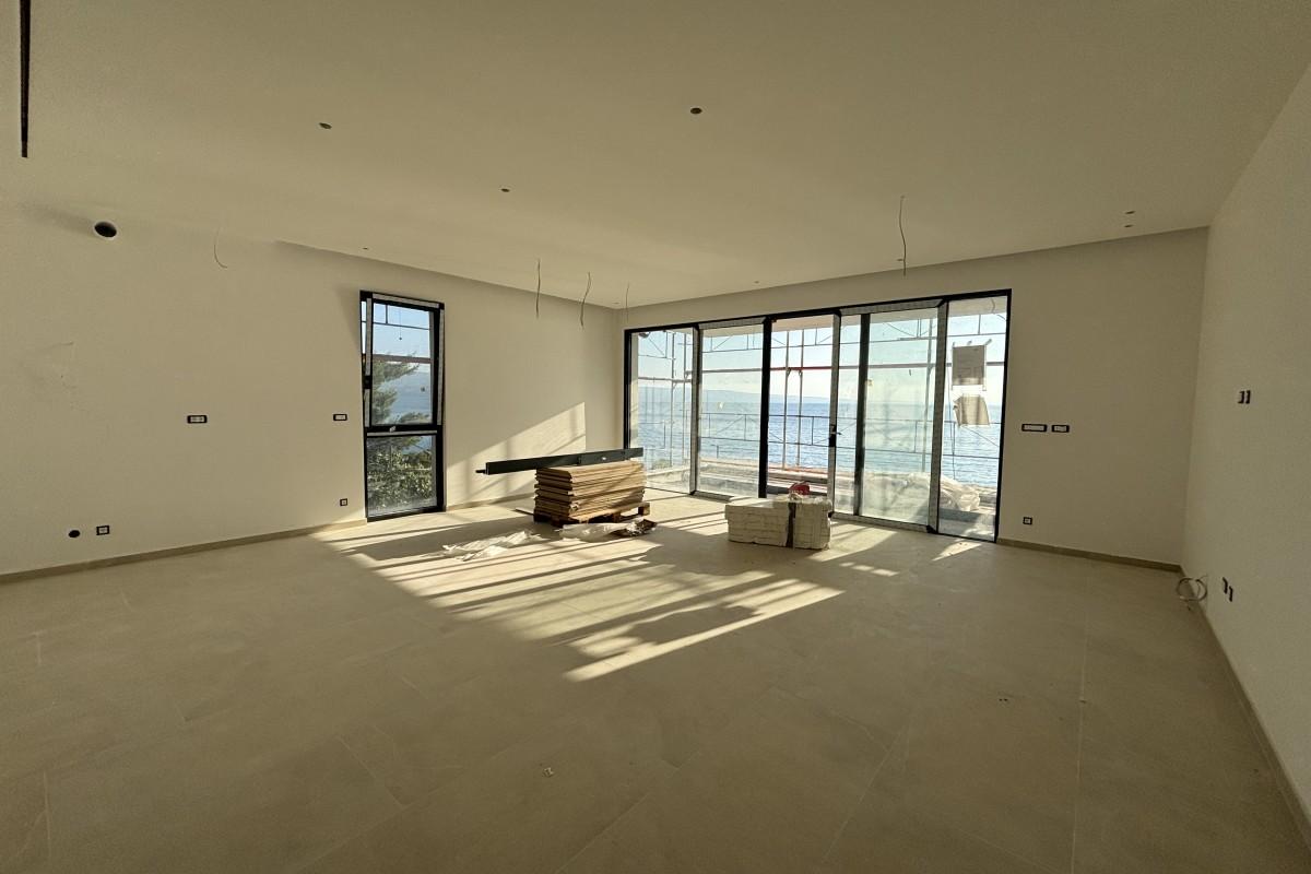 001-2035-246-Omis-Luxury-apartment-in-a-new-building-in-the-first-row-to-the-sea-for-sale