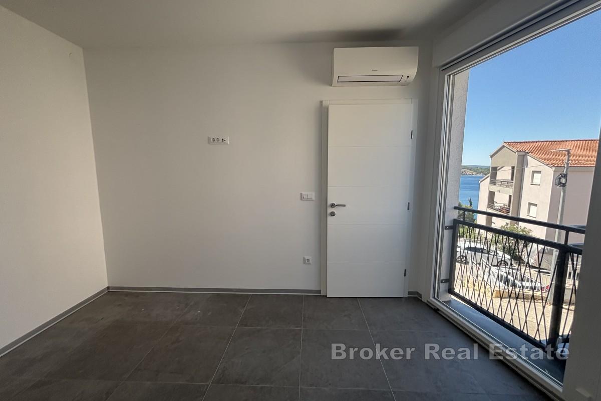 Nowoczesny apartament z widokiem na ogród i morze