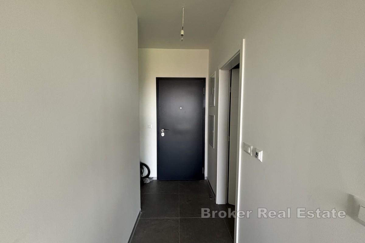 Nowoczesny apartament z widokiem na ogród i morze