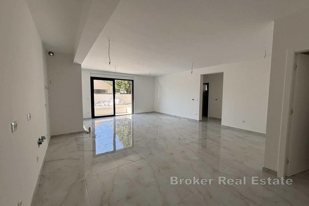 Moderne toroms leilighet med privat basseng