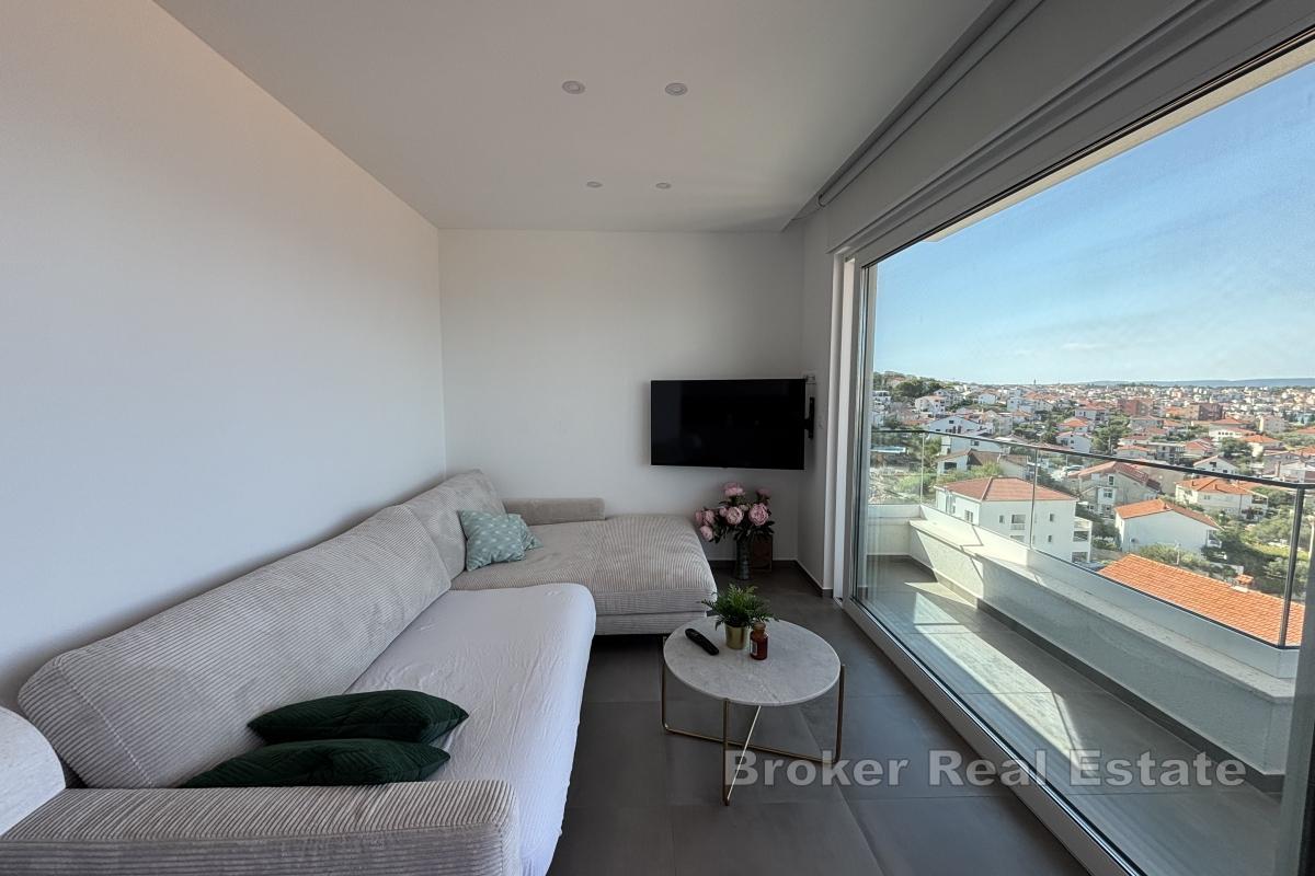 Luxuriöse Penthouse-Wohnung mit offenem Meerblick