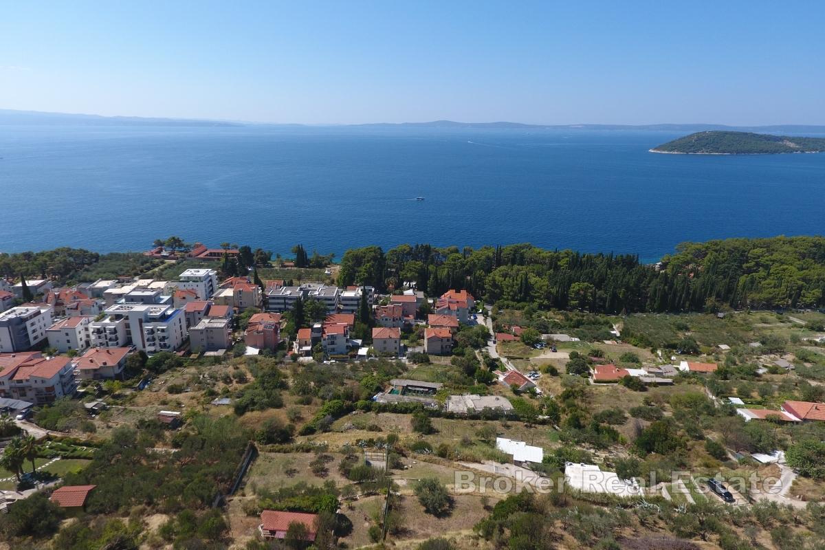 Poljoprivredno zemljište s pogledom na more
