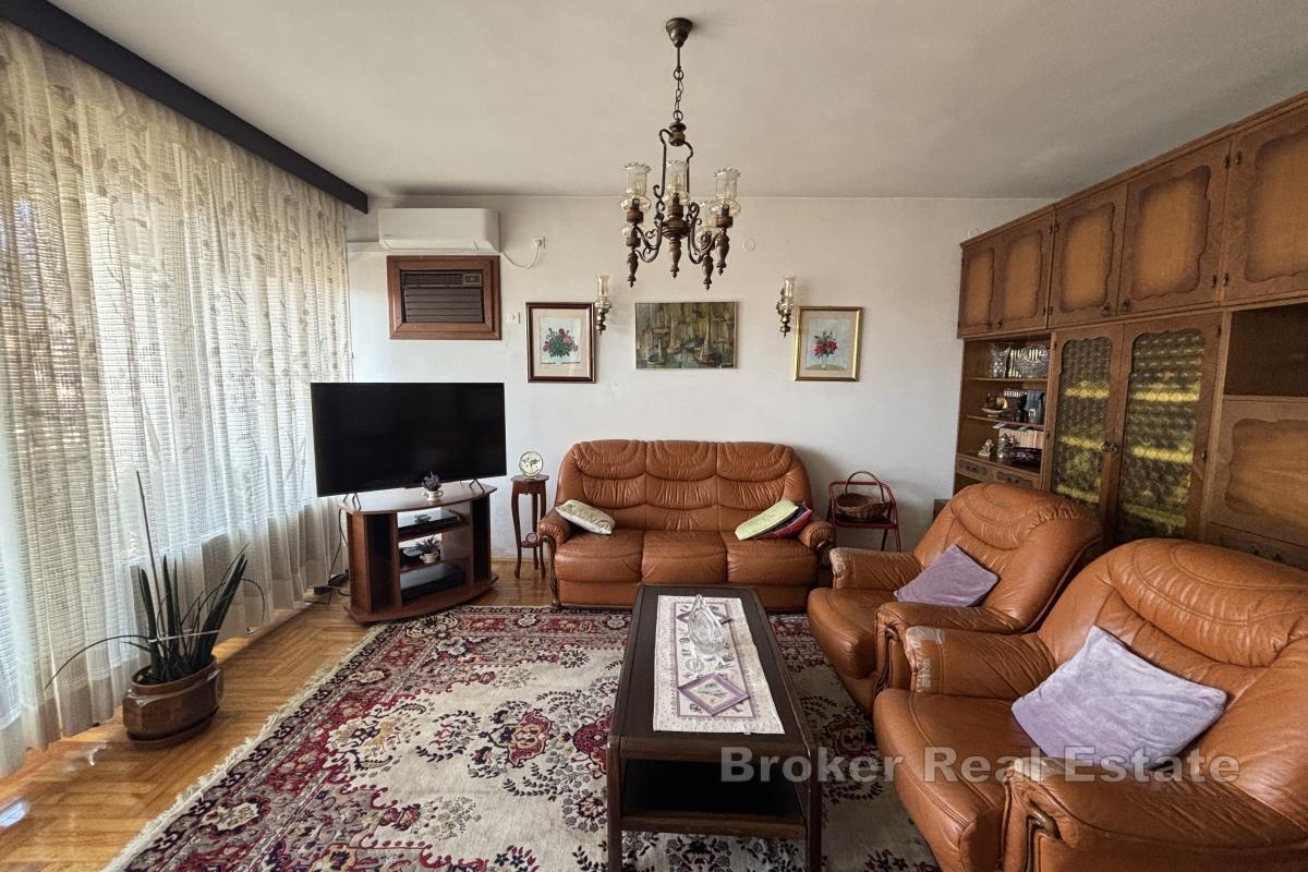 Ampio appartamento con tre camere da letto in ottima posizione