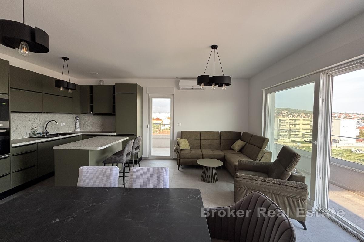 Moderní třípokojový apartmán s výhledem na moře