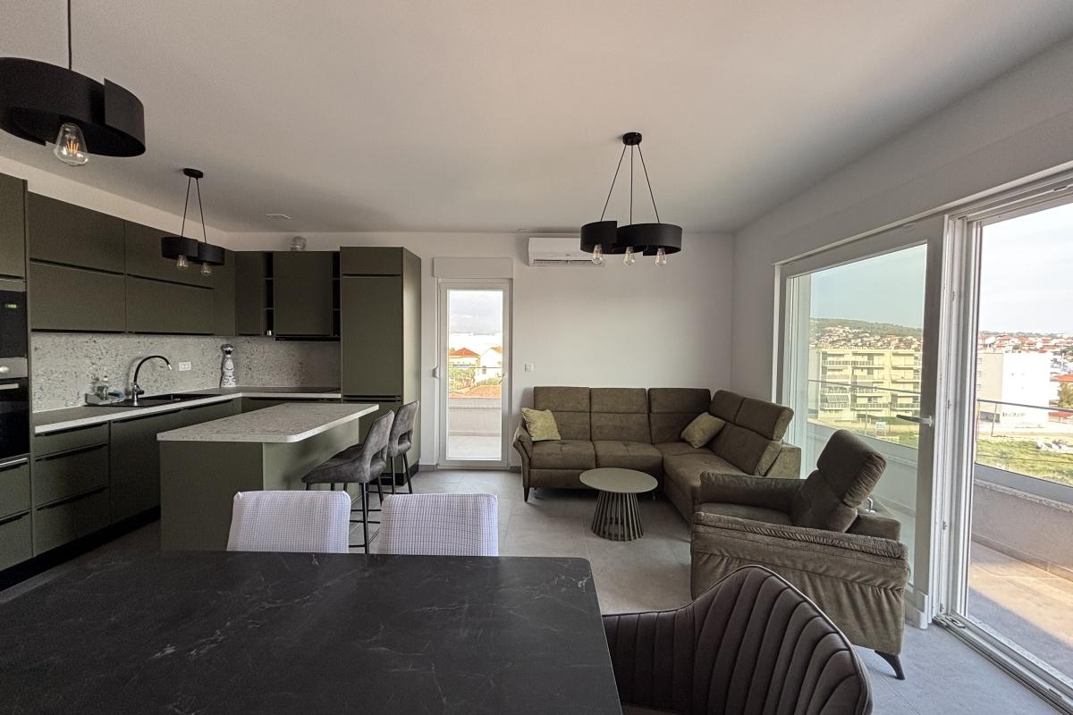 001-2035-261-Trogir-Modern-three-bedroom-apartment-with-a-sea-view-for-rent
