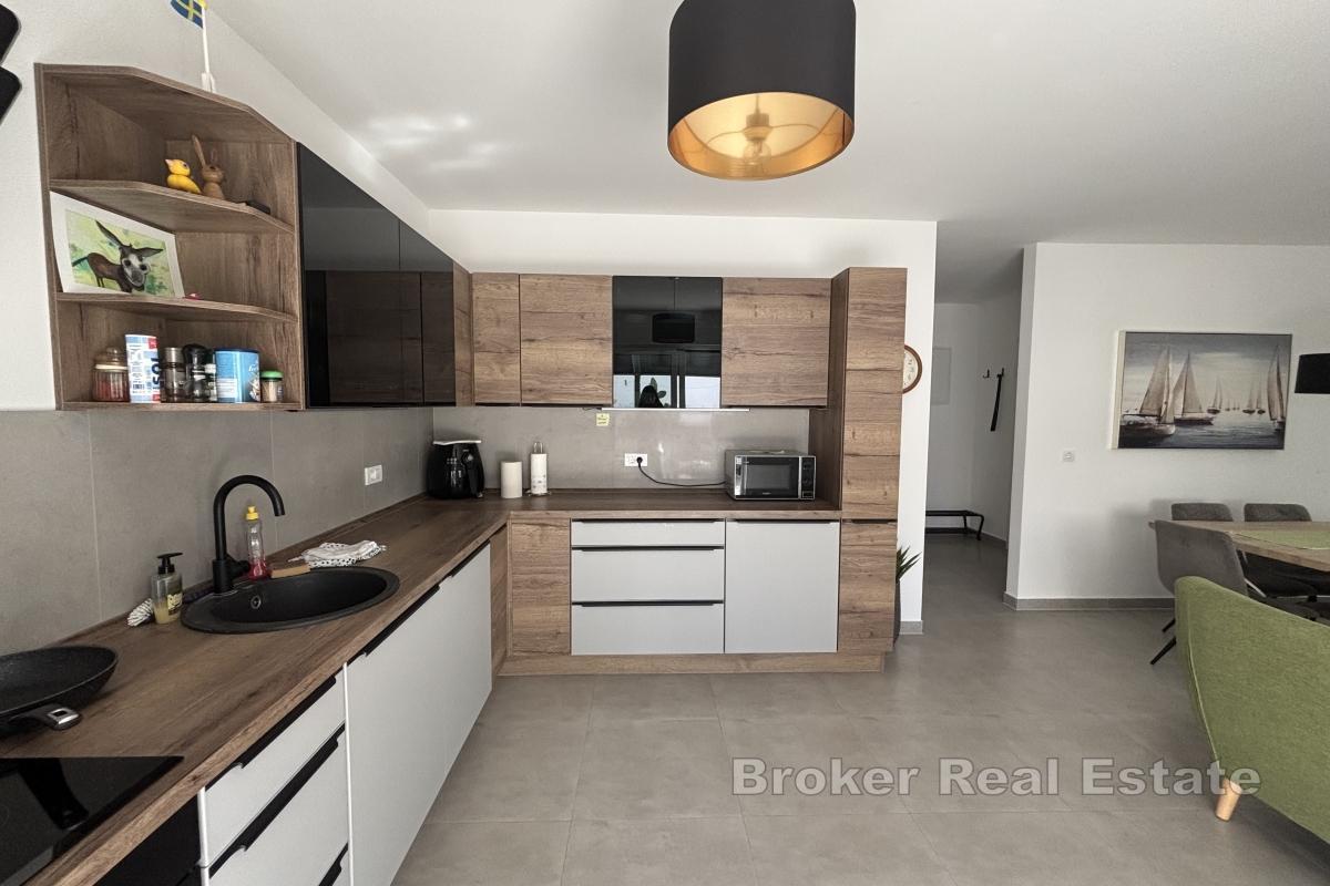 Nowoczesny apartament z dwiema sypialniami i przestronnym ogrodem