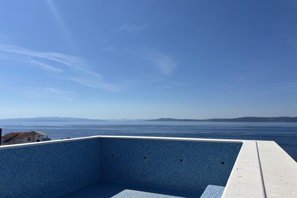 001-2035-264-Ciovo-Luxury-apartment-with-private-pool-on-a-roof-terrace-for-sale