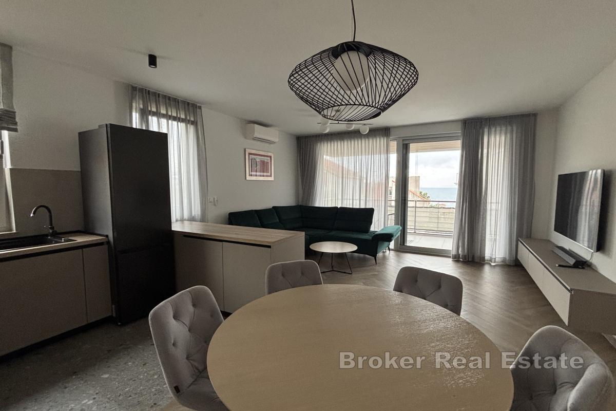 Lyxig trerumslägenhet med havsutsikt