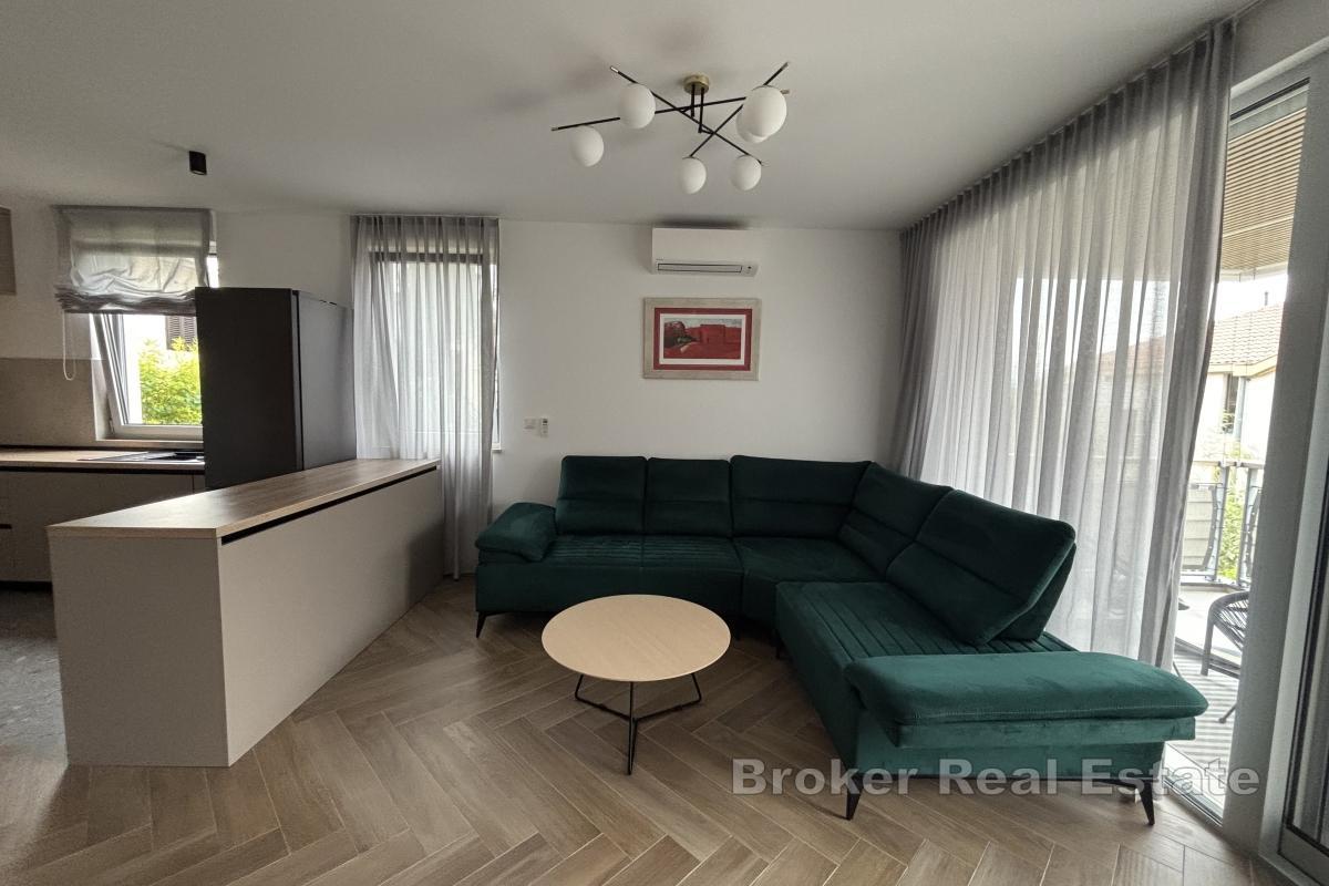 Lyxig trerumslägenhet med havsutsikt