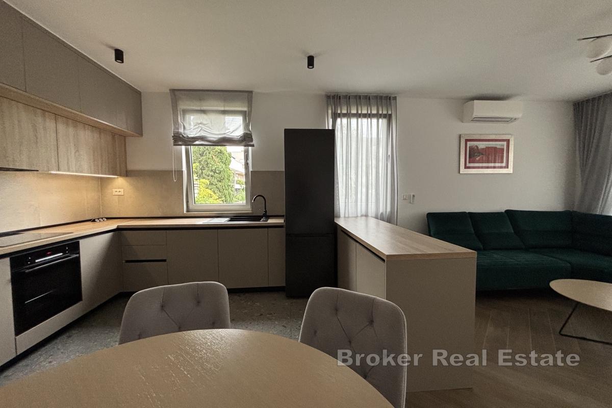 Lyxig trerumslägenhet med havsutsikt