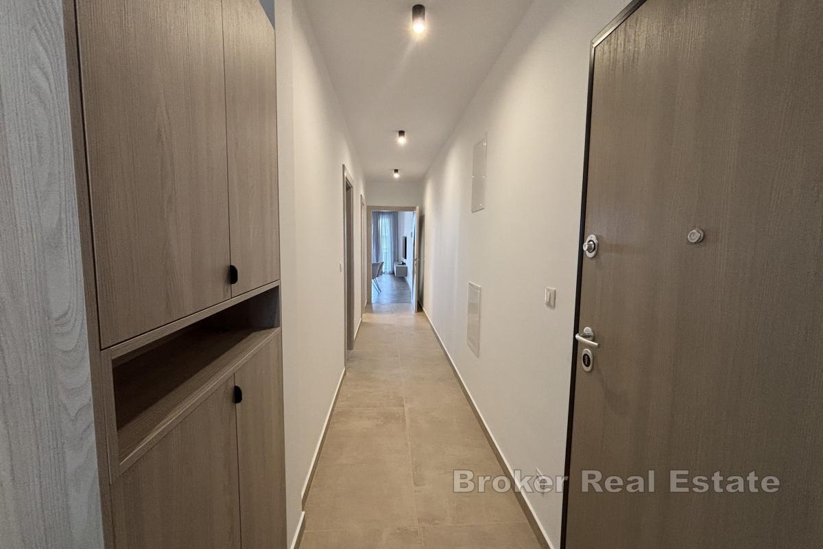 Lyxig trerumslägenhet med havsutsikt