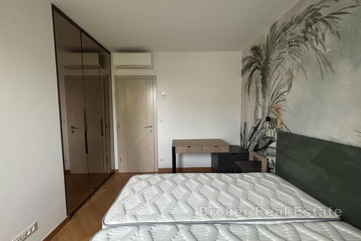 Lyxig trerumslägenhet med havsutsikt