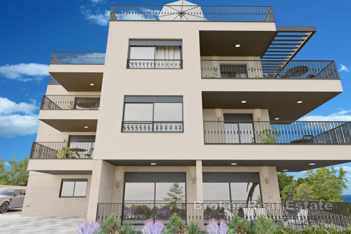 Takvåning i ny byggnad med takterrass