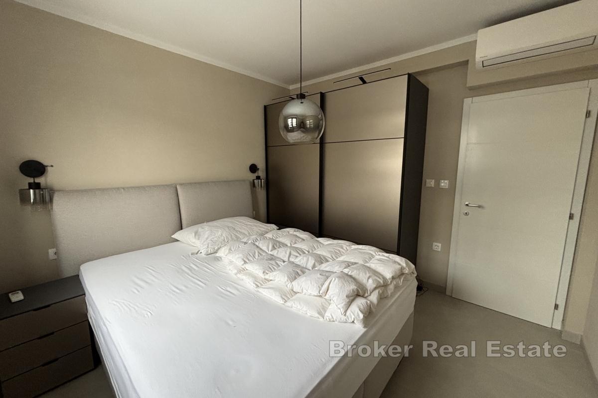 Izvanredan penthouse s krovnom terasom blizu mora