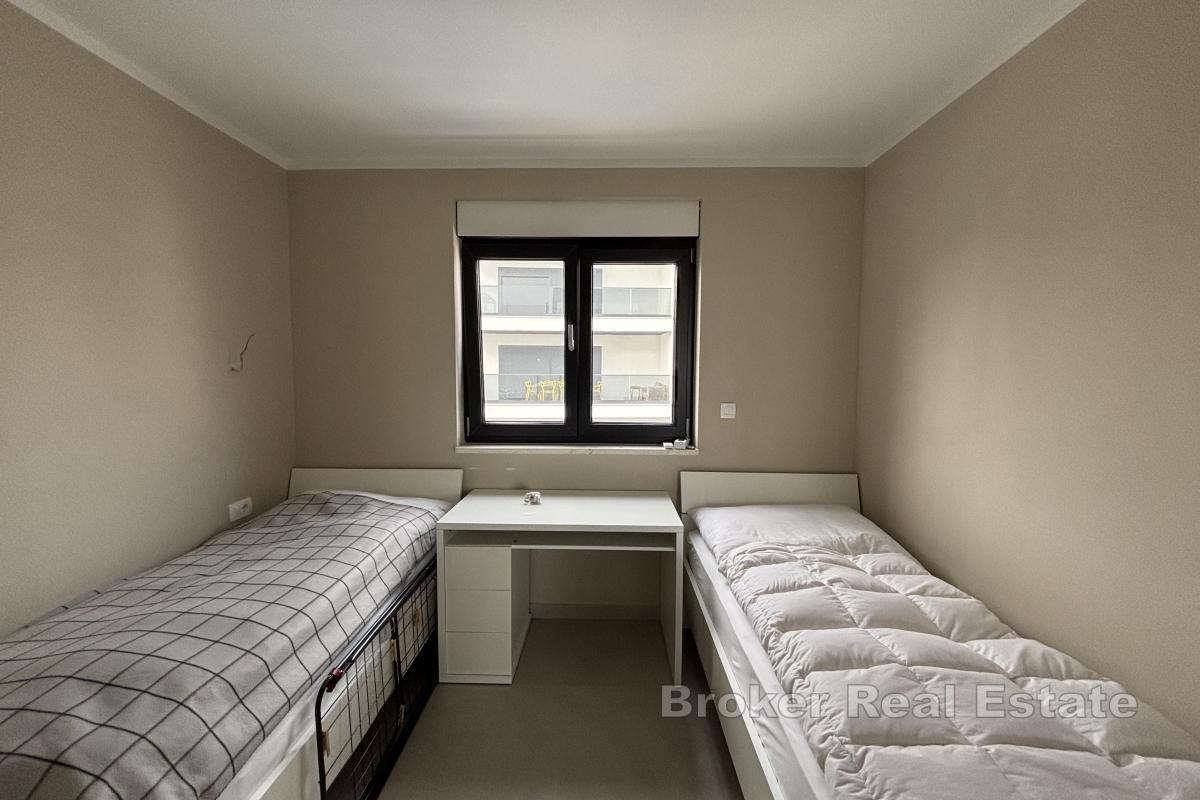 Izvanredan penthouse s krovnom terasom blizu mora