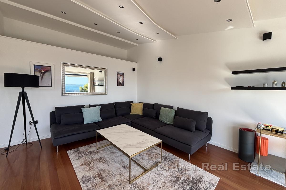 Ekskluzivni penthouse na prestižnoj lokaciji – prvi red do mora