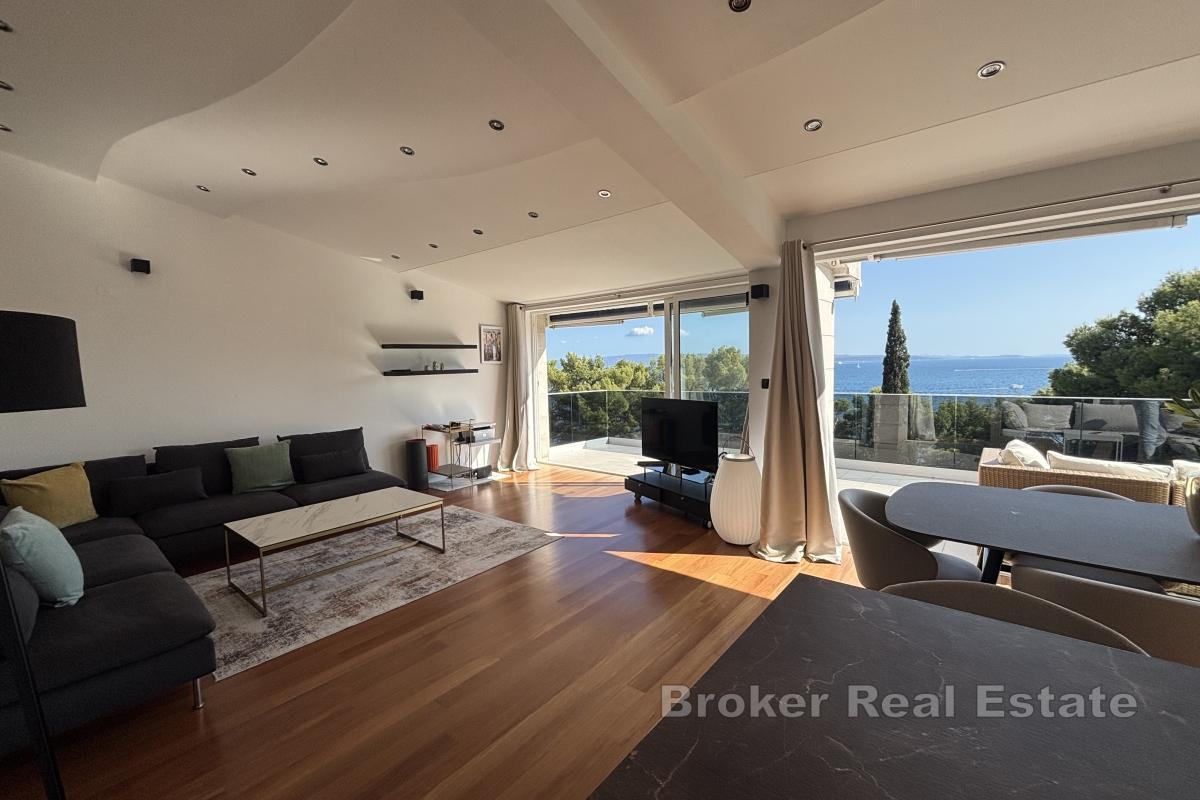 Ekskluzivni penthouse na prestižnoj lokaciji – prvi red do mora