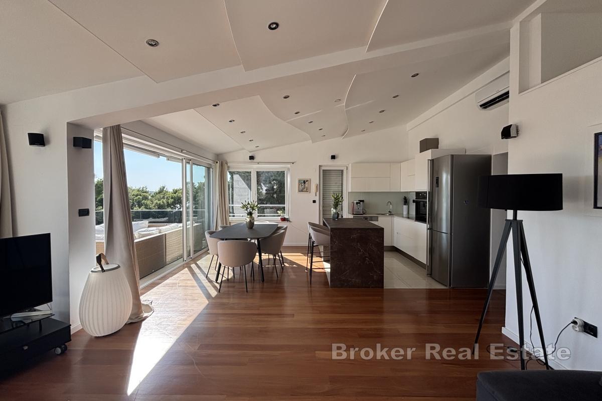 Ekskluzivni penthouse na prestižnoj lokaciji – prvi red do mora