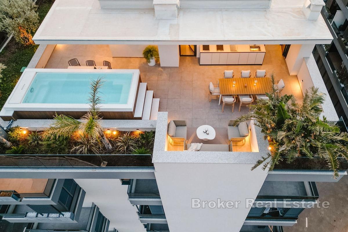 Luksusowy, trzypokojowy apartament typu penthouse z przestronnym tarasem i udogodnieniami