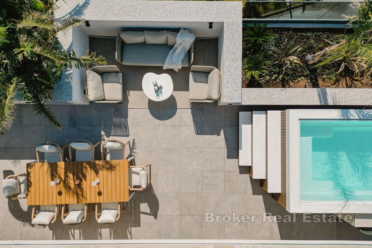 Luksusowy, trzypokojowy apartament typu penthouse z przestronnym tarasem i udogodnieniami