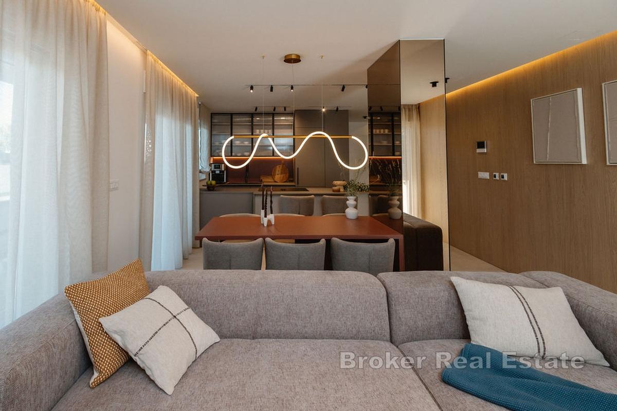 Luksusowy, trzypokojowy apartament typu penthouse z przestronnym tarasem i udogodnieniami