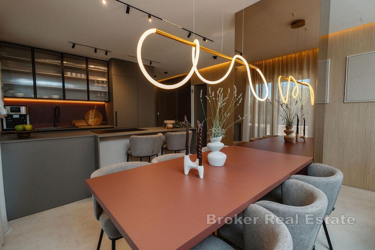 Luksusowy, trzypokojowy apartament typu penthouse z przestronnym tarasem i udogodnieniami