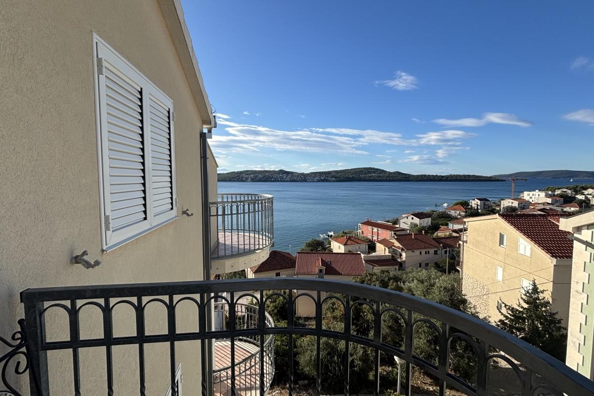 001-2035-281-Trogir-Studio-apartment-with-a-sea-view-for-rent