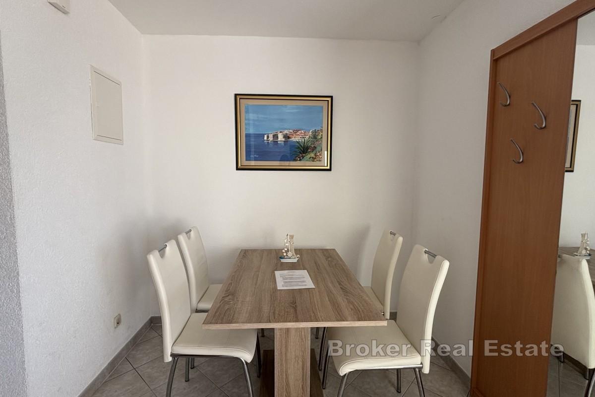 Przestronny apartament z dwiema sypialniami i widokiem na morze