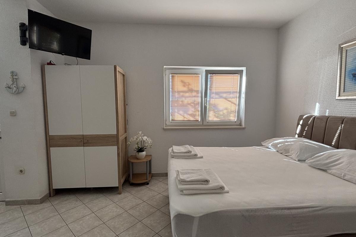 Ampio monolocale con vista mare