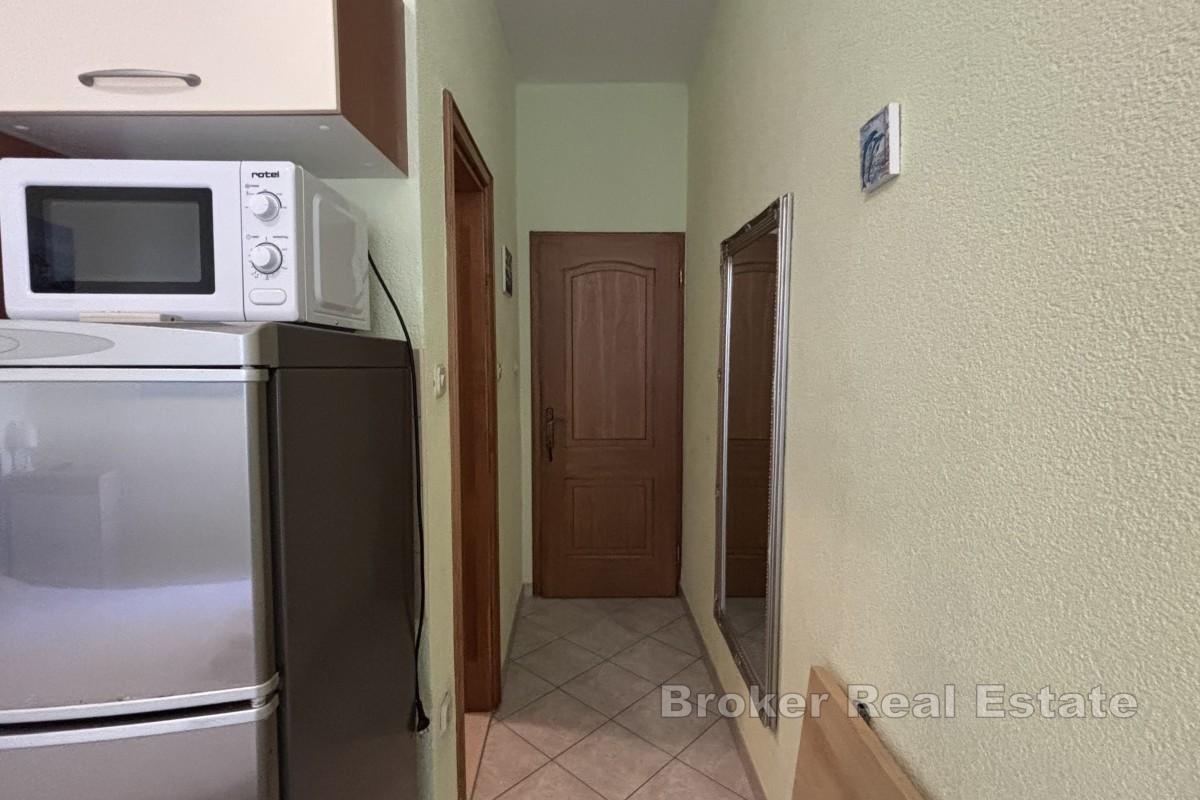 Garsonka s terasou s výhledem na moře